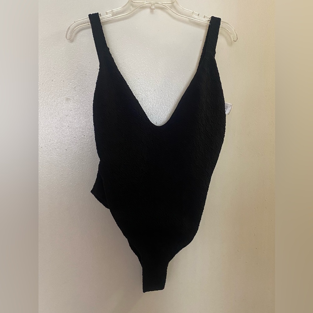 Stylish Swimwear One Piece Women’s Bathing Suit Black Textured L Large Bust 40”